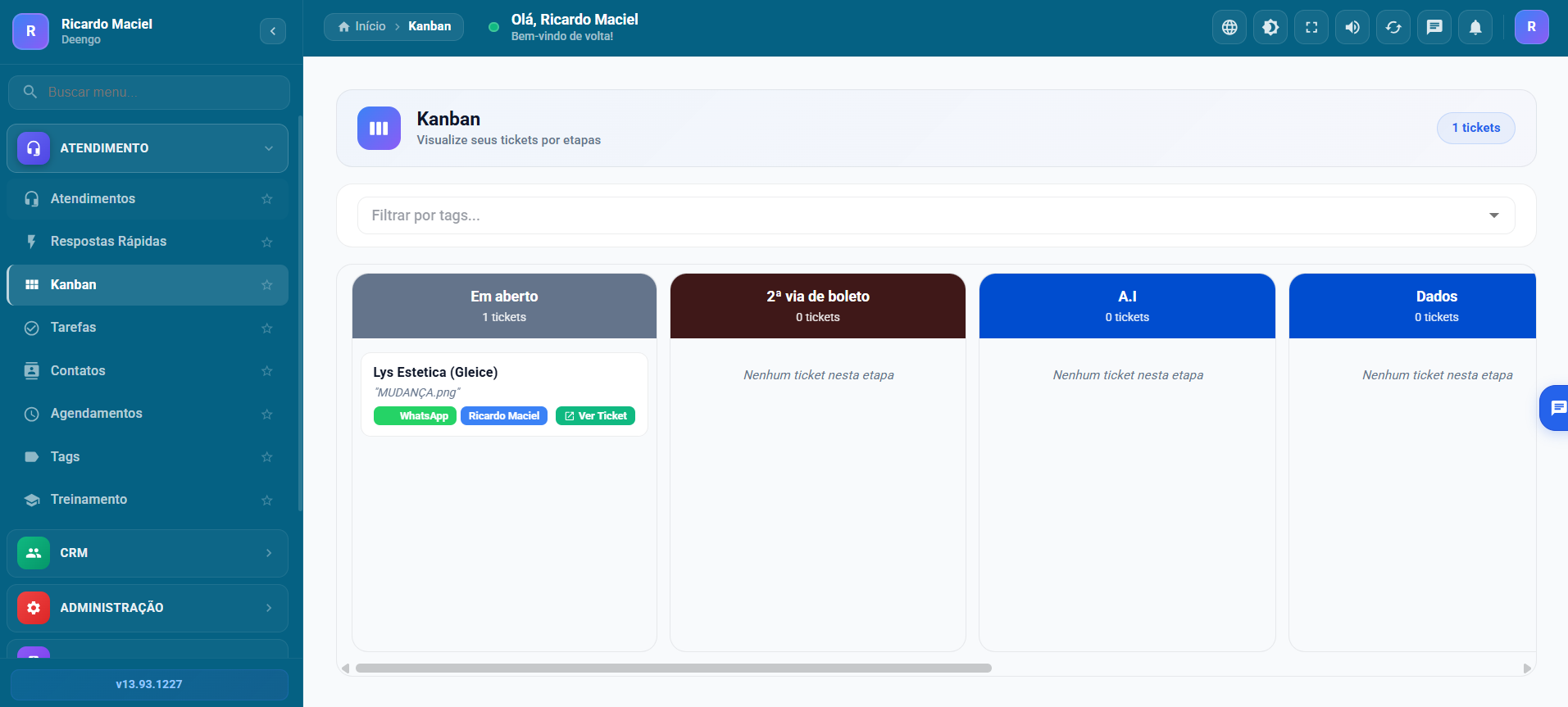 Tela de Kanban do Deengo com tickets em colunas por etapa